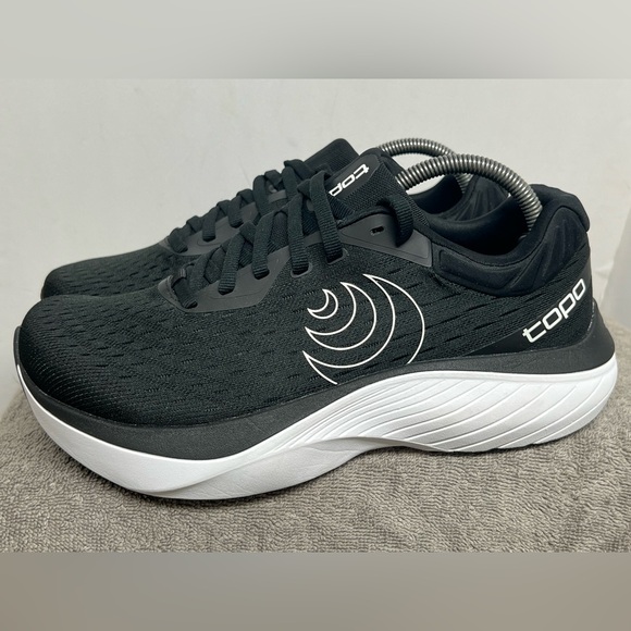 Topo Athletic Atmos 5MM Drop Running Shoes Womens Size 10 Black White WORN ONCE - Picture 1 of 9
